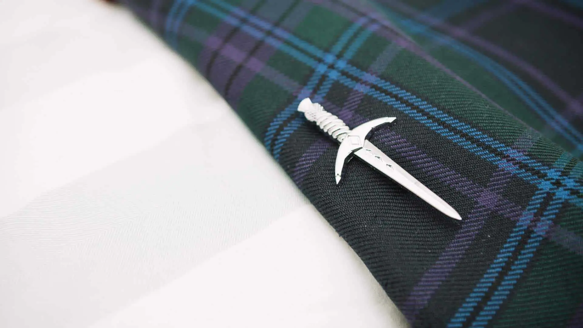 AAR Celtic Kilt Pin Scottish Thistle Crest Hilt Pins 4 Kilt Accessory